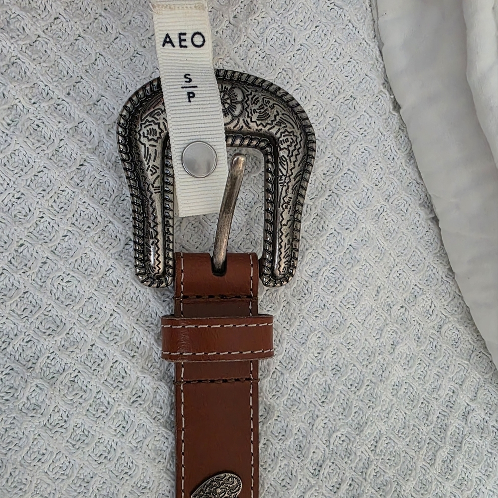 NWT American Eagle Outfitters Genuine Leather Belt w Silver Heart Accents - Picture 2 of 5